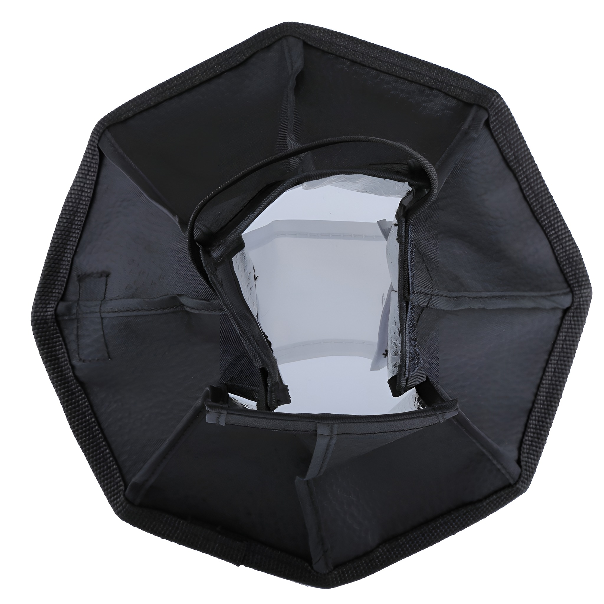 Eine schwarze, sechseckige Softbox mit weißem Innenraum, die die innere Struktur zeigt.