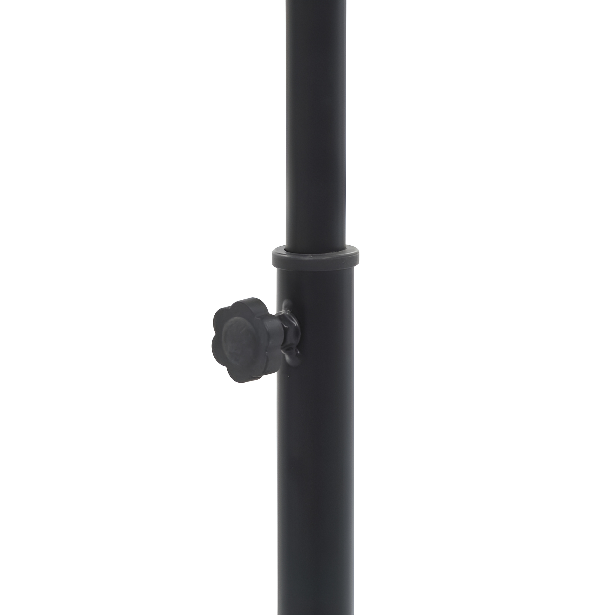 Nahaufnahme einer schwarzen Metallstange mit einem schwarzen Knauf. Der Knauf dient zur Verstellung der Stange.