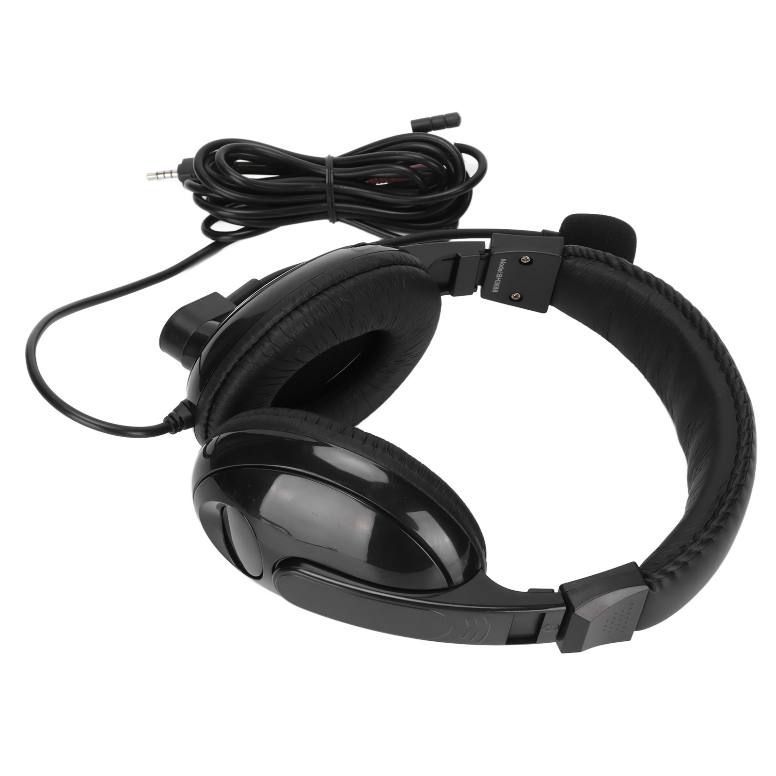 Schwarze Kopfhörer mit Mikrofon, Kabel und Klinkenstecker auf weißer Oberfläche.