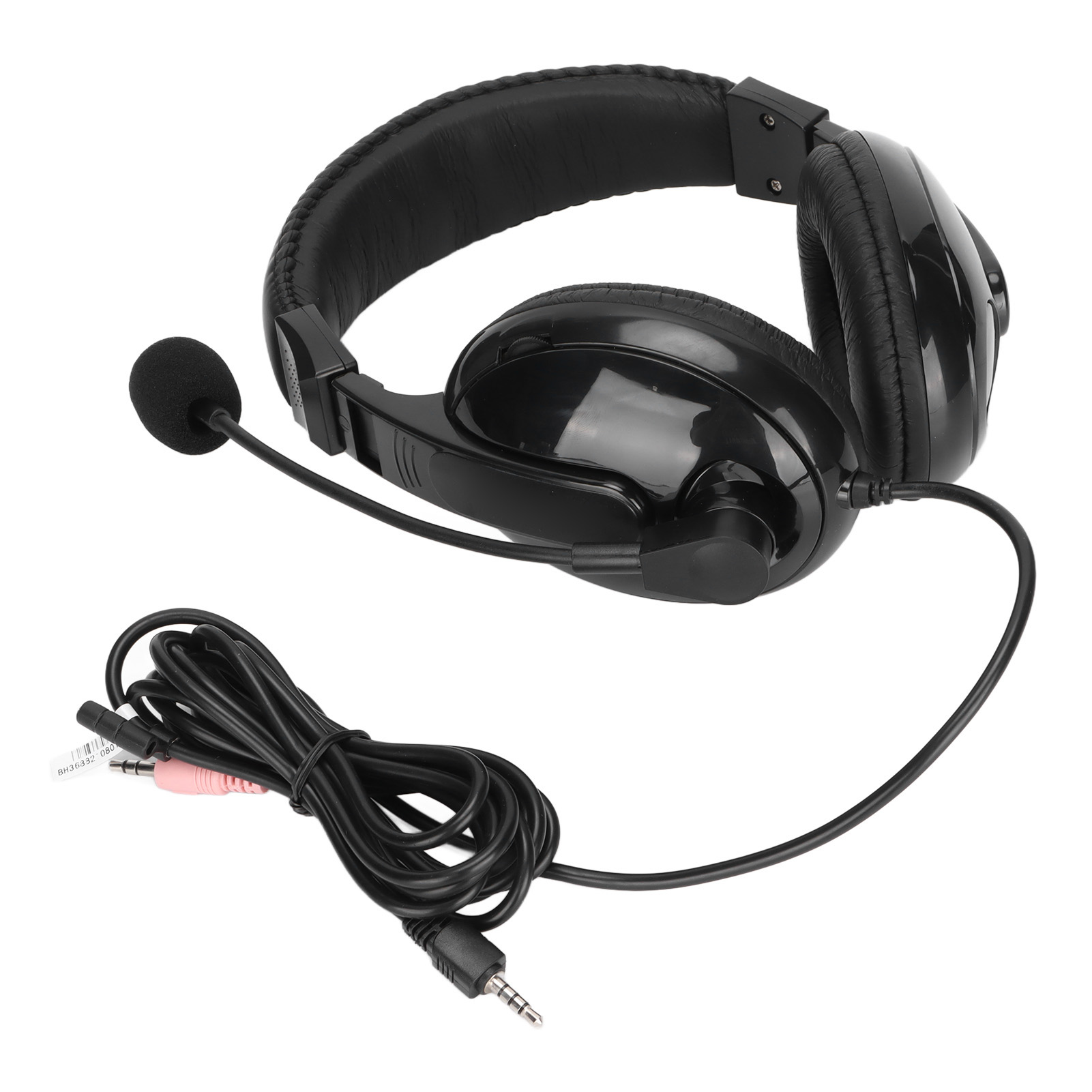 Schwarze Kopfhörer mit Mikrofon und Kabel, isoliert auf weißem Hintergrund.