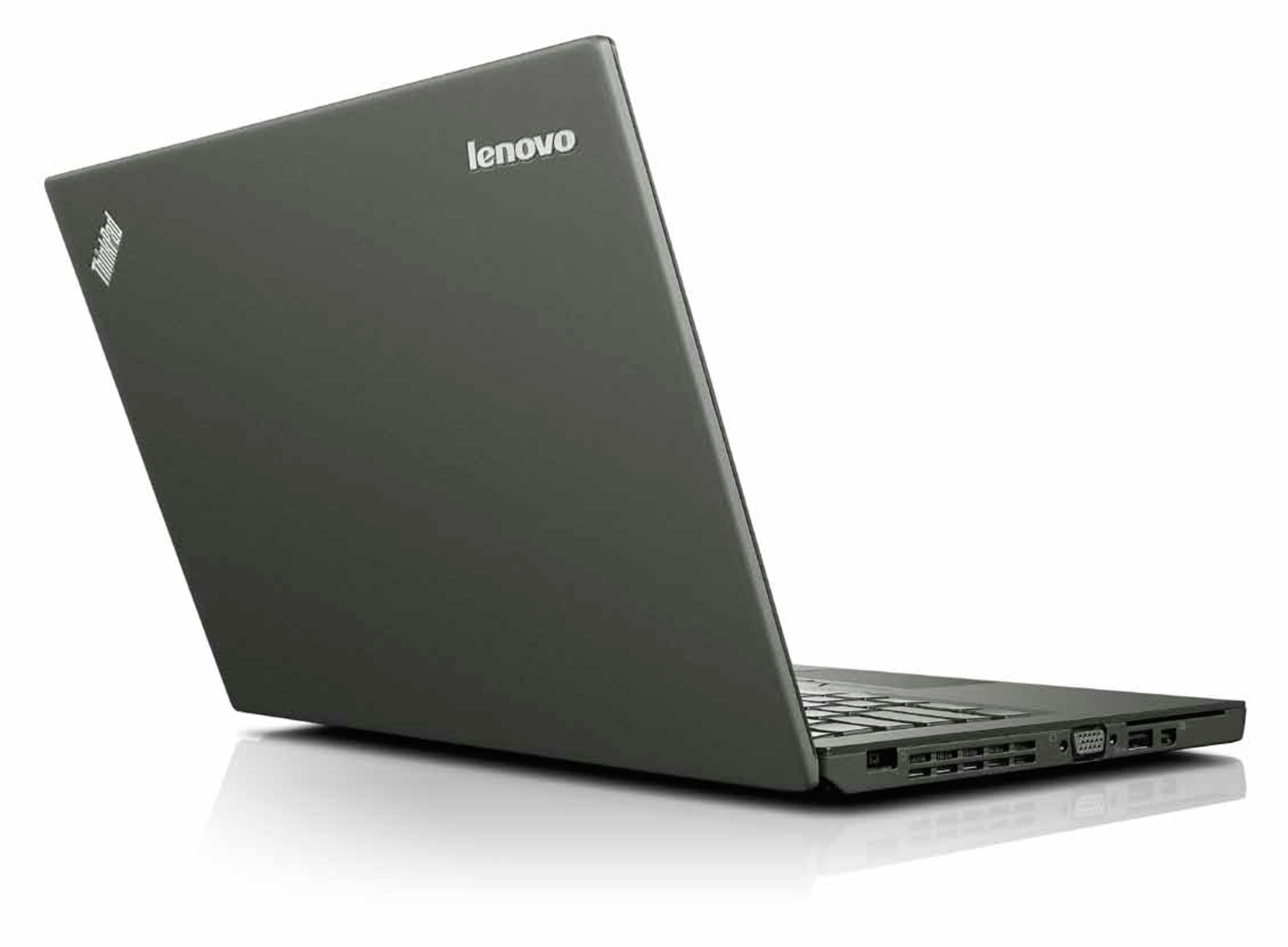 Ein dunkelgraues Lenovo Thinkpad Laptop, leicht geöffnet, Rückseite und Seite zeigend.