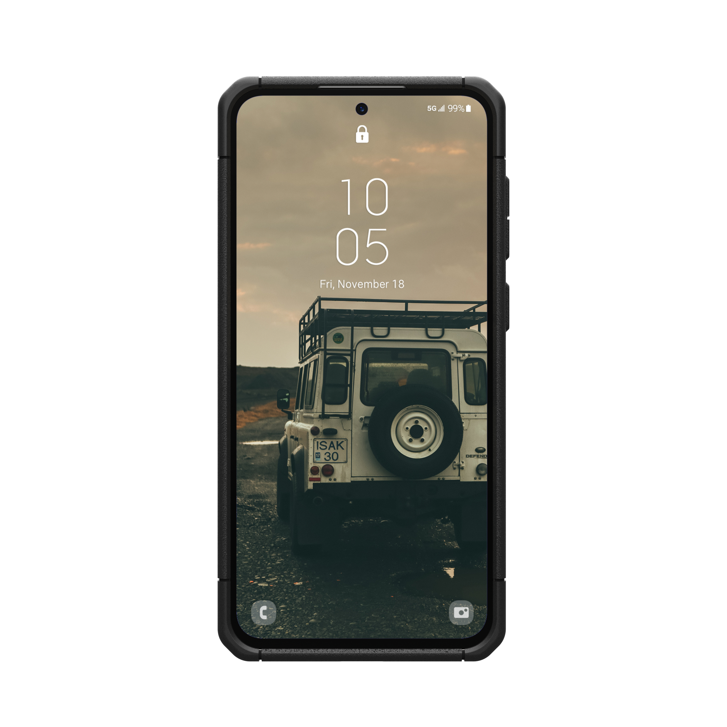 Smartphone-Bildschirm, der ein Auto in einer Landschaft anzeigt, mit schwarzem Gehäuse.