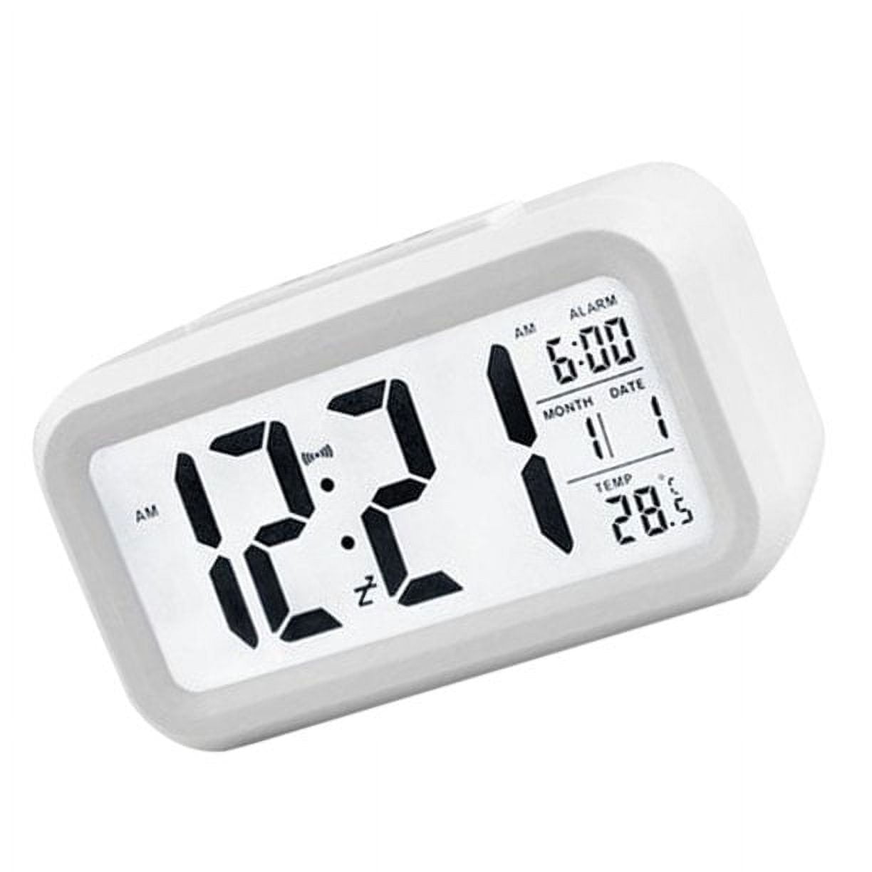Weißer digitaler Wecker mit 12:21 AM, Wecker auf 6:00 AM, Datum 1/1 und 28,5 Grad eingestellt.