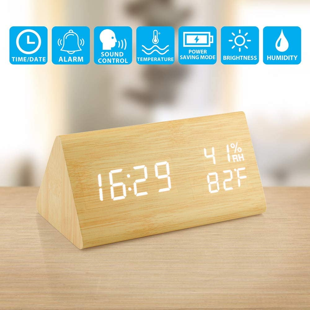 Digitaler Wecker aus Holz mit Anzeige von Zeit, Temperatur, Luftfeuchtigkeit und Symbolen.