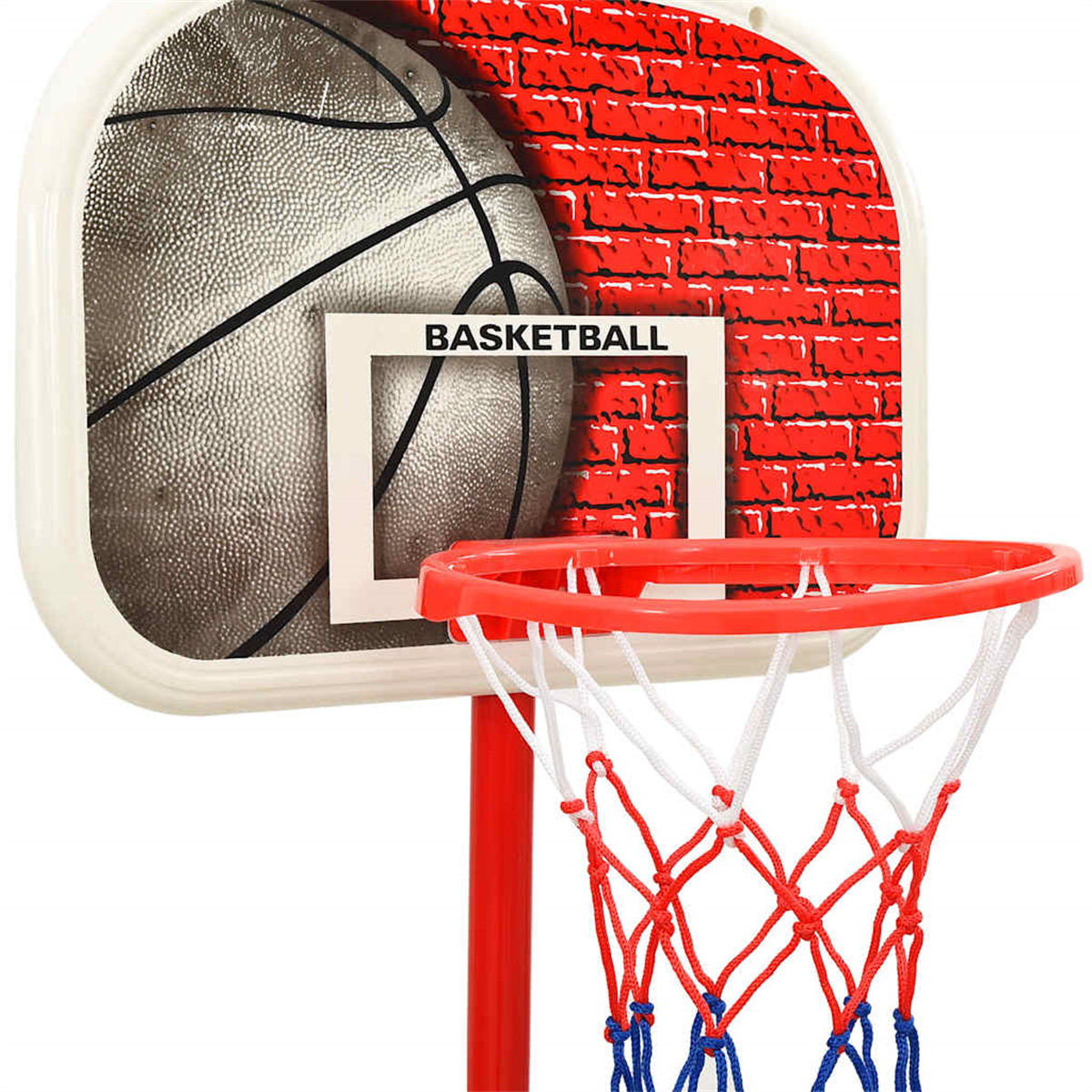 Ein Basketballkorb mit rotem Netz. Das Brett hat ein Basketballbild und eine Ziegelmauer.