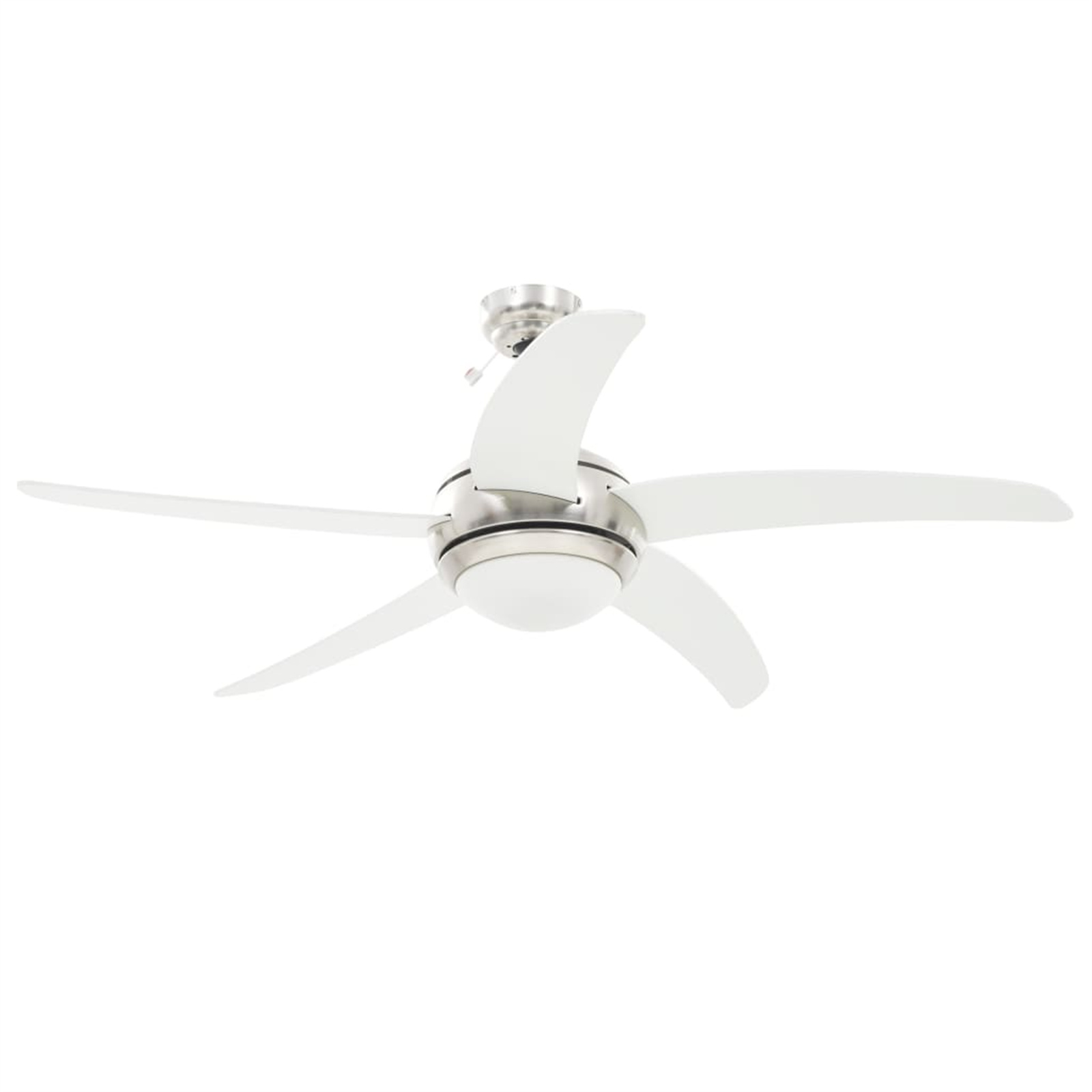 Weißer Deckenventilator mit fünf Flügeln und zentraler Leuchte. Silberne Akzente.