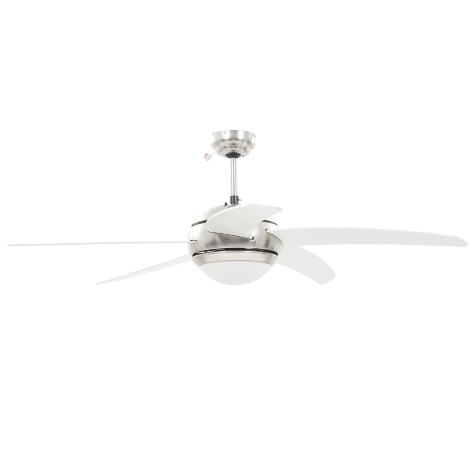Deckenventilator mit weißen Flügeln und Licht. Der Ventilator ist weiß mit silbernem Sockel.