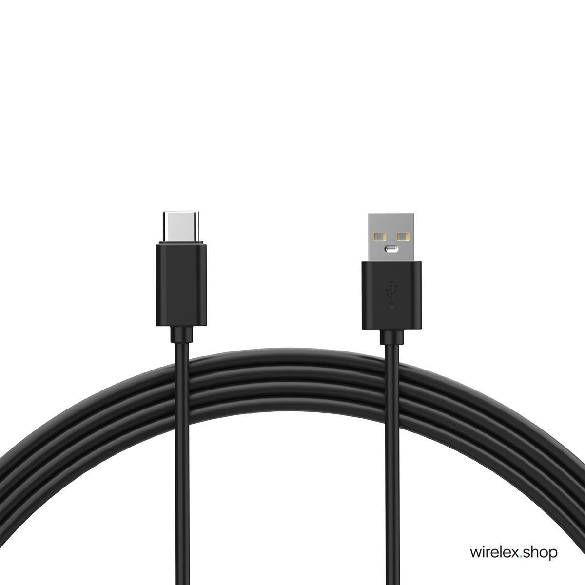 Schwarzes USB-C-zu-USB-Kabel. Schwarzes Kabel mit Anschlüssen an beiden Enden.