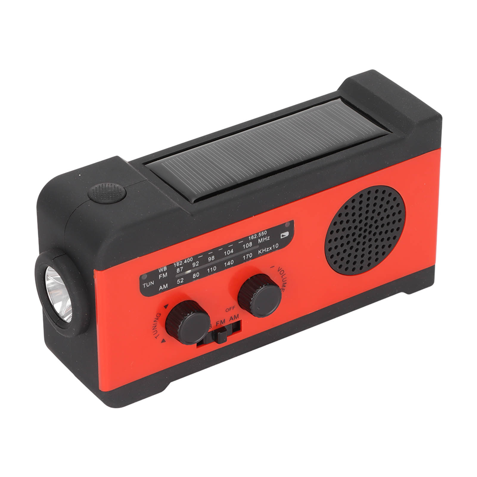 Ein rot-schwarzes solarbetriebenes Radio mit Taschenlampe und Drehköpfen, vor weißem Hintergrund isoliert.