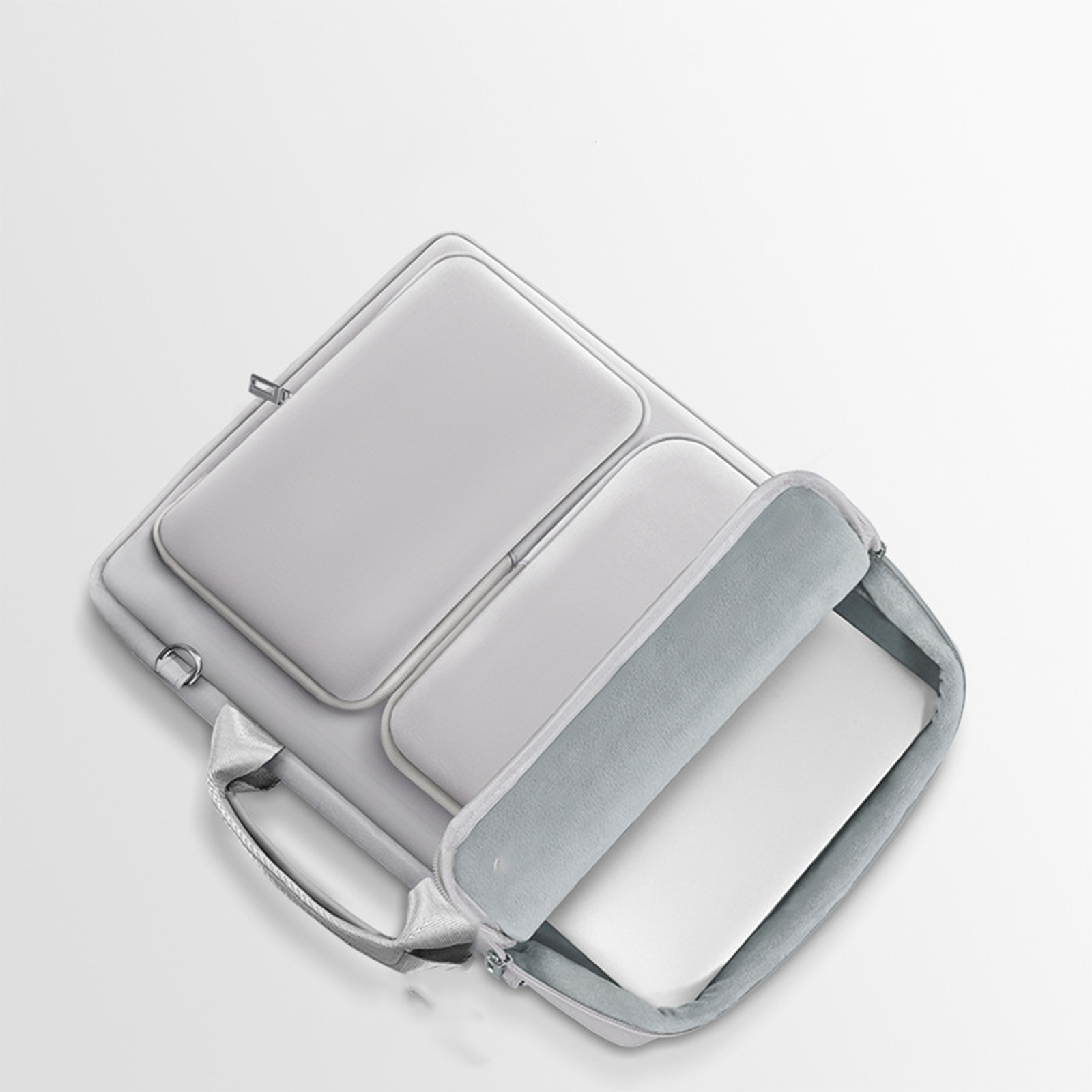 Eine graue Laptoptasche mit einem Laptop, Griff und Reißverschluss.