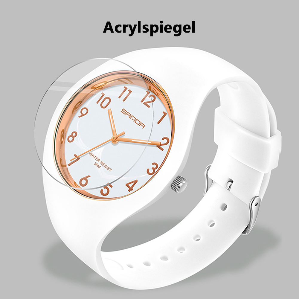 Eine weiße Uhr mit roségoldenem Zifferblatt und weißem Armband, mit Schutzfolie gezeigt.