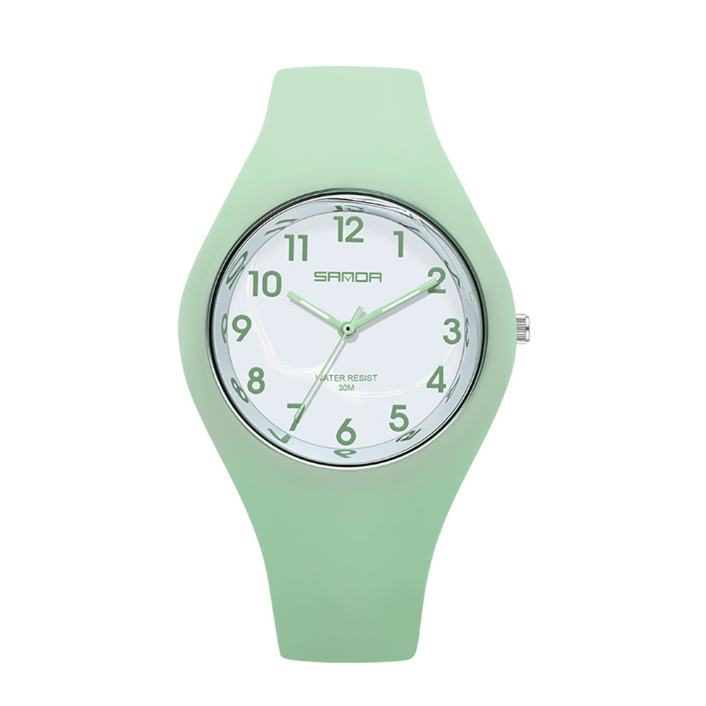 Grüne Uhr mit weißem Zifferblatt. Hat schwarze Zahlen und mintgrünes Armband.