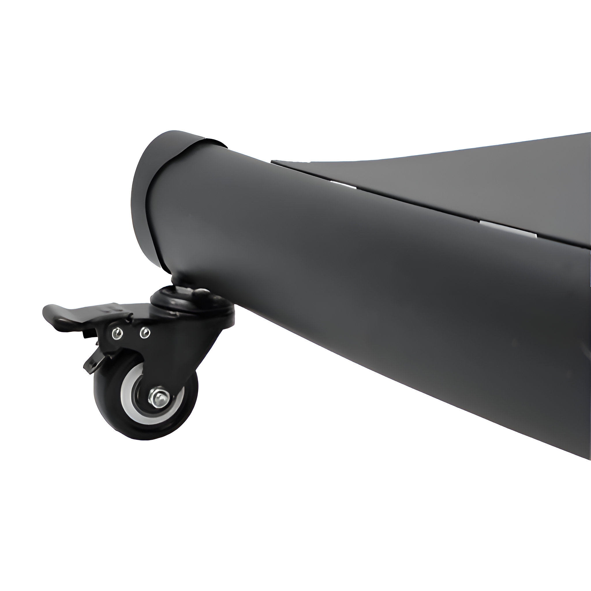 Ein schwarzes Lenkrad an einem Rollständer. Das Rad befindet sich vor einem weißen Hintergrund.