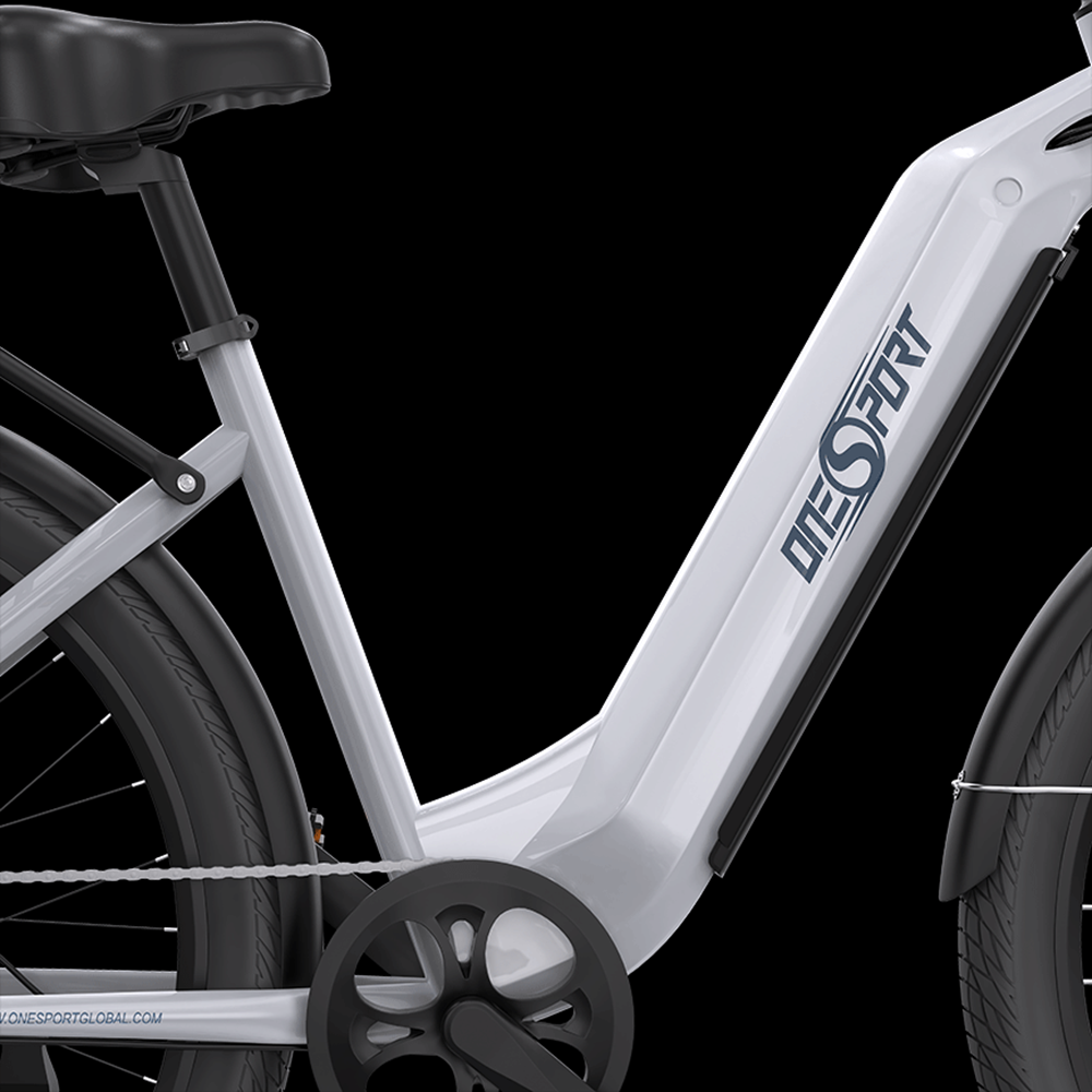 Primer plano de un cuadro de bicicleta eléctrica con el logo 'ONE SPORT', fondo negro.