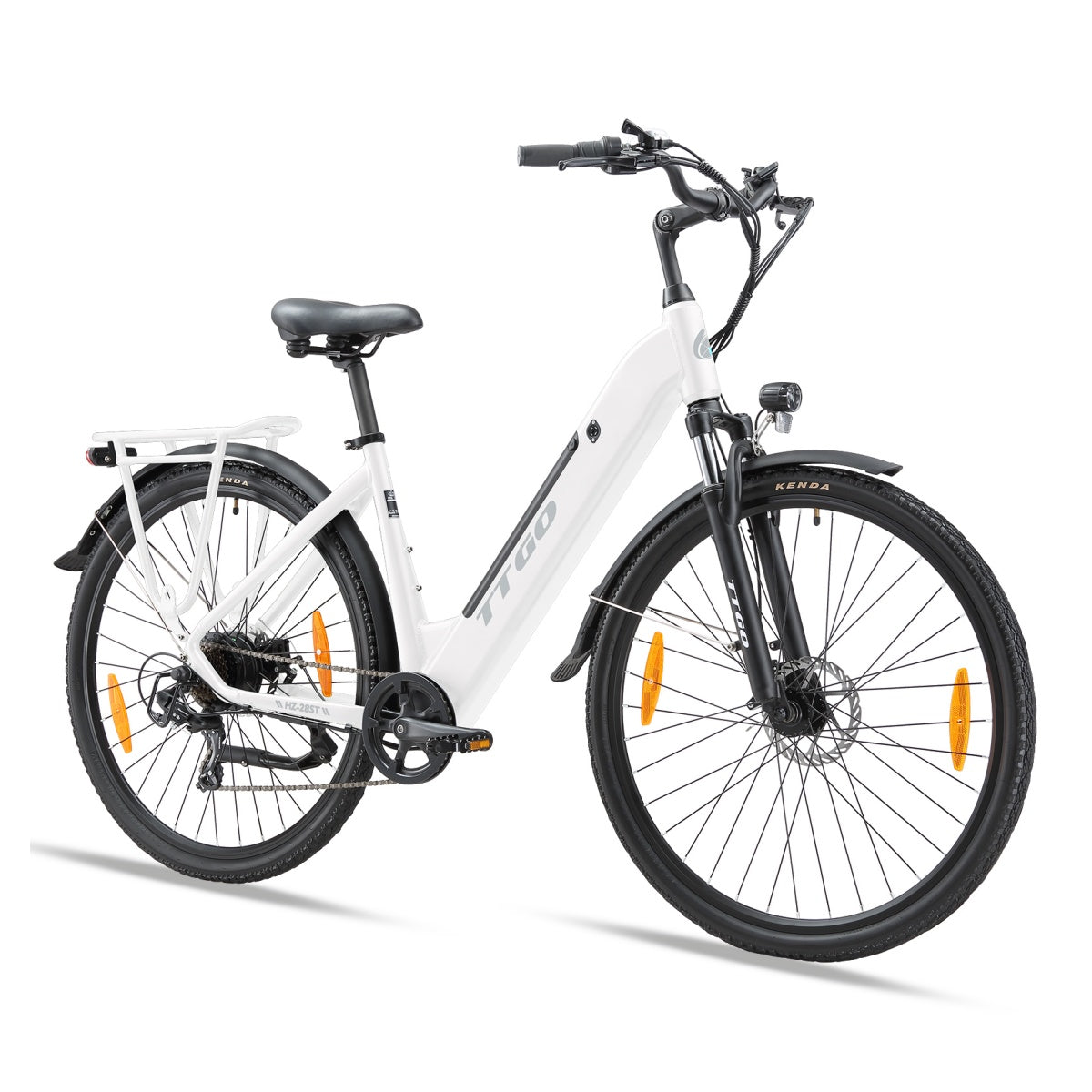 Ein weißes Elektrofahrrad mit schwarzen Reifen und einem bequemen Sitz, auf weißem Hintergrund dargestellt.