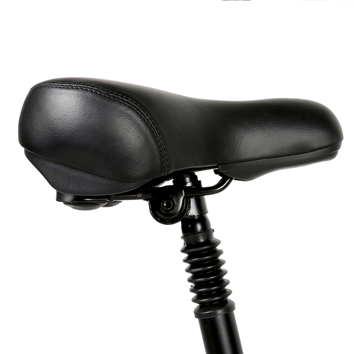 Zbliżenie czarnego siodełka rowerowego na białym tle, pokazujące sztycę.