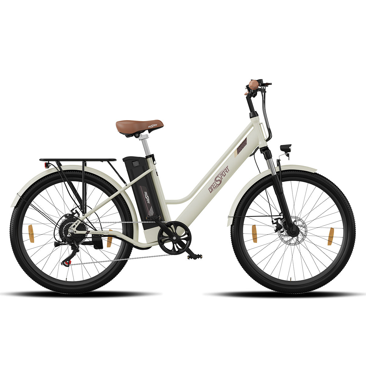 Bicicleta eléctrica crema. Llantas negras, asiento marrón, portaequipajes negro. Fondo blanco.