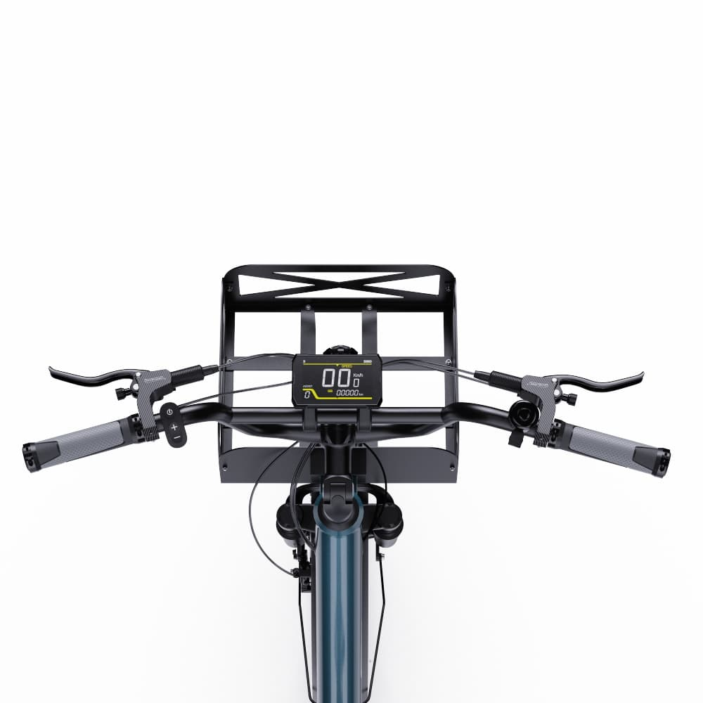 Vista dall'alto del manubrio di una bicicletta con display digitale e cestino.