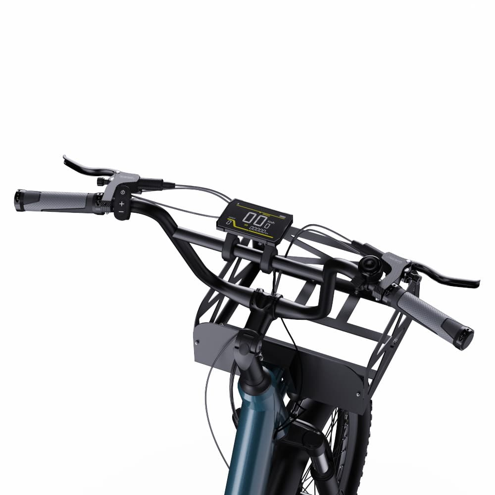 Primo piano del manubrio di una bici elettrica. Display digitale che mostra 00.00. Cestino nero.