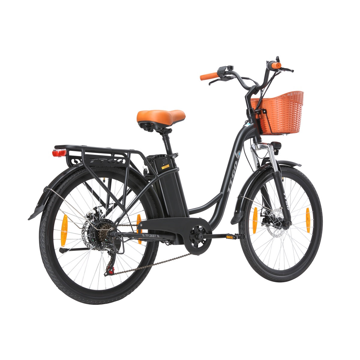 Schwarzes Elektrofahrrad mit Korb. Oranger Sitz und Lenker, weißer Hintergrund.