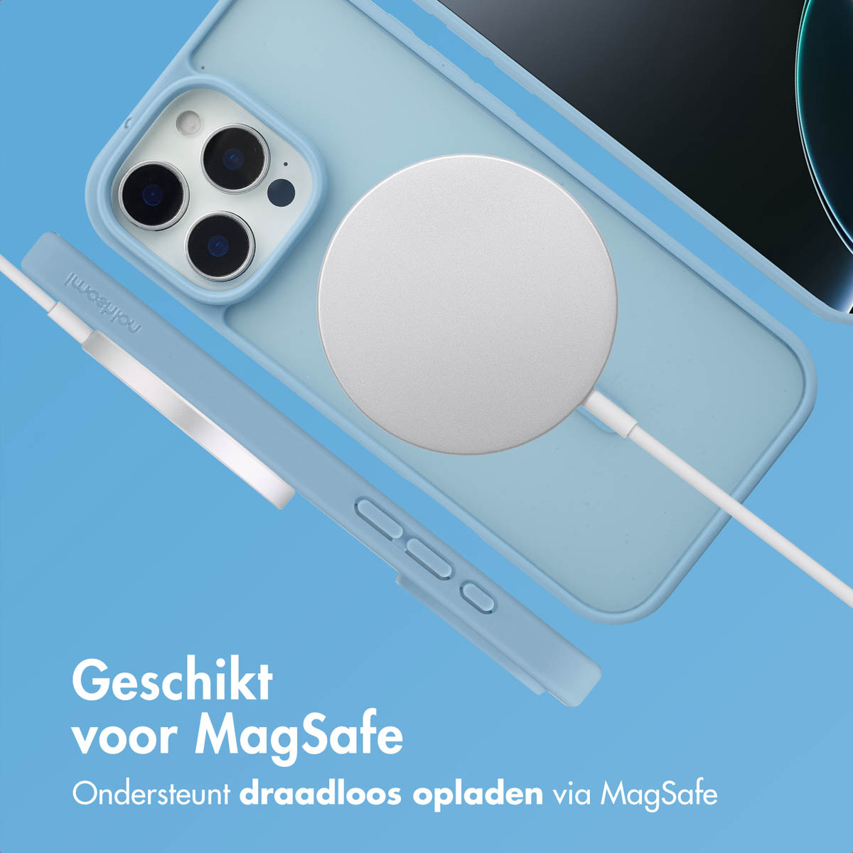 Blauwe telefoonhoes met witte oplader. Tekst zegt: Geschikt voor MagSafe. Ondersteunt draadloos opladen via MagSafe.