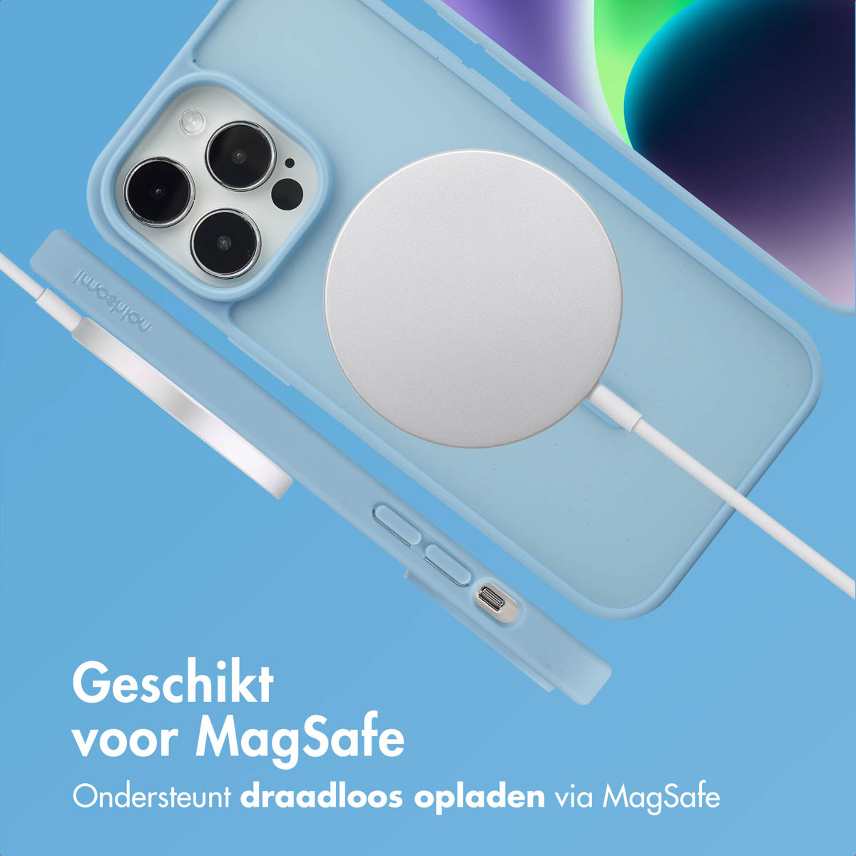 Un téléphone, une coque et un chargeur sont affichés. Le chargeur est connecté au téléphone.