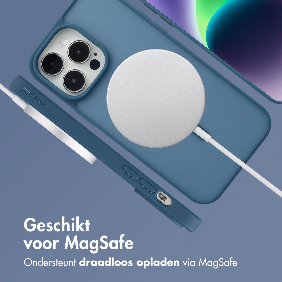 Coque de téléphone avec chargeur MagSafe attaché. Un téléphone en arrière-plan. Texte en bas.