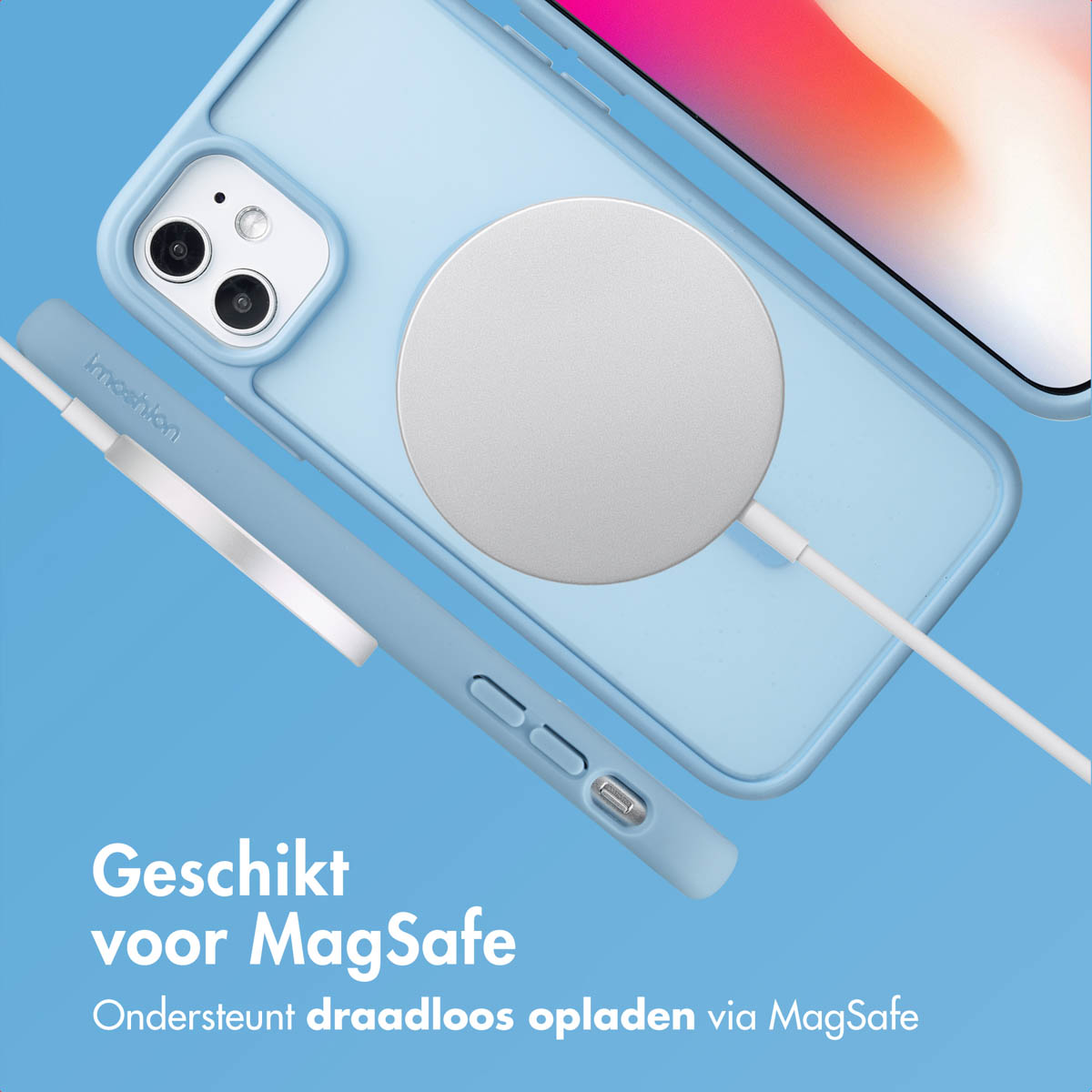 Coque de téléphone avec chargeur MagSafe attaché. Un téléphone en arrière-plan. Texte en bas.