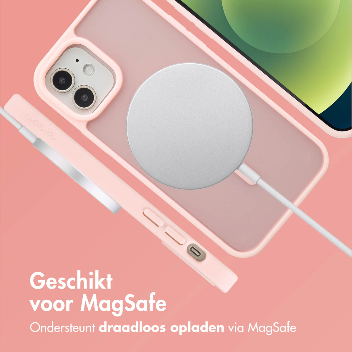 Telefoonhoesje met MagSafe-oplader bevestigd. Een telefoon op de achtergrond. Tekst onderaan.