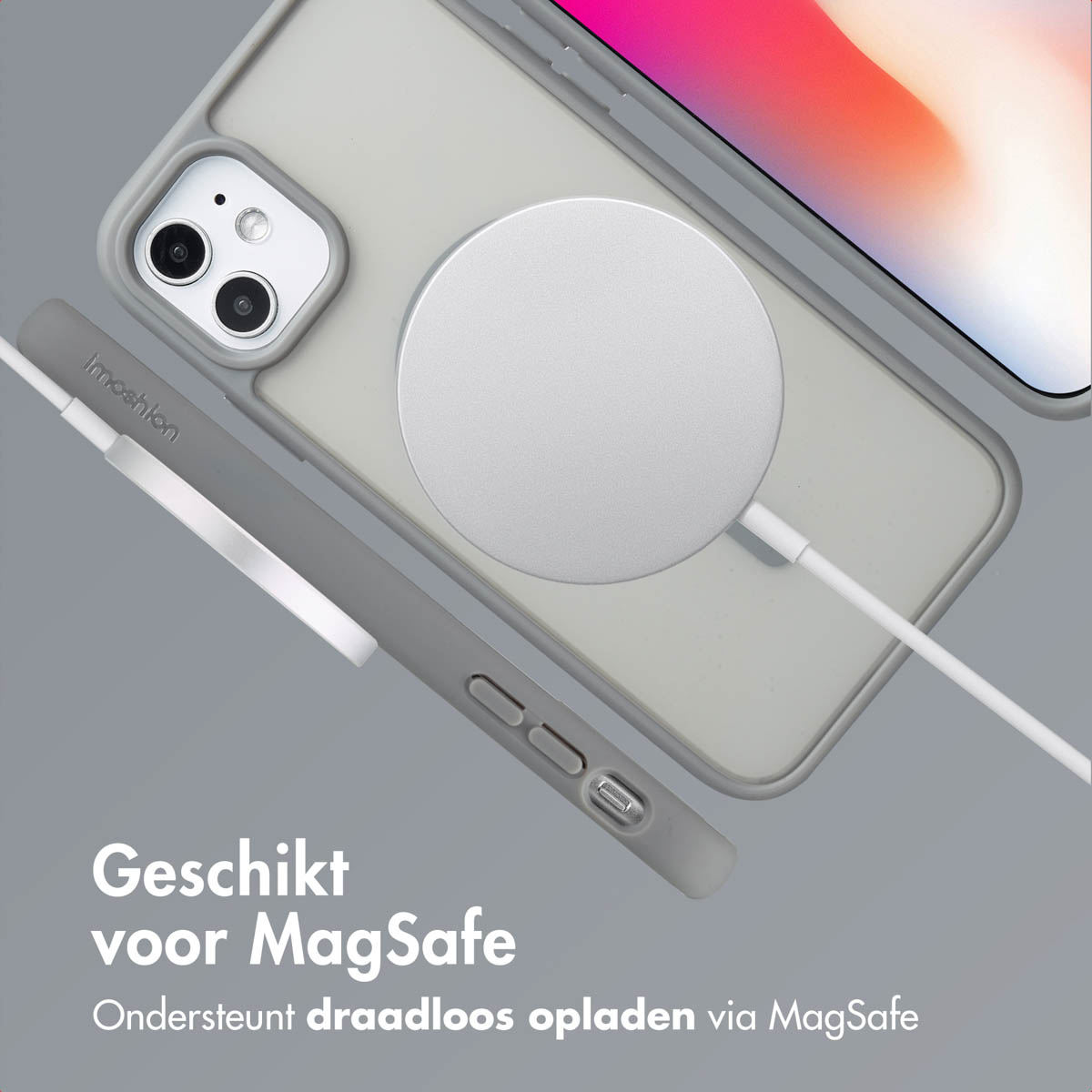 Een telefoonhoesje en oplader met een witte oplaadschijf.