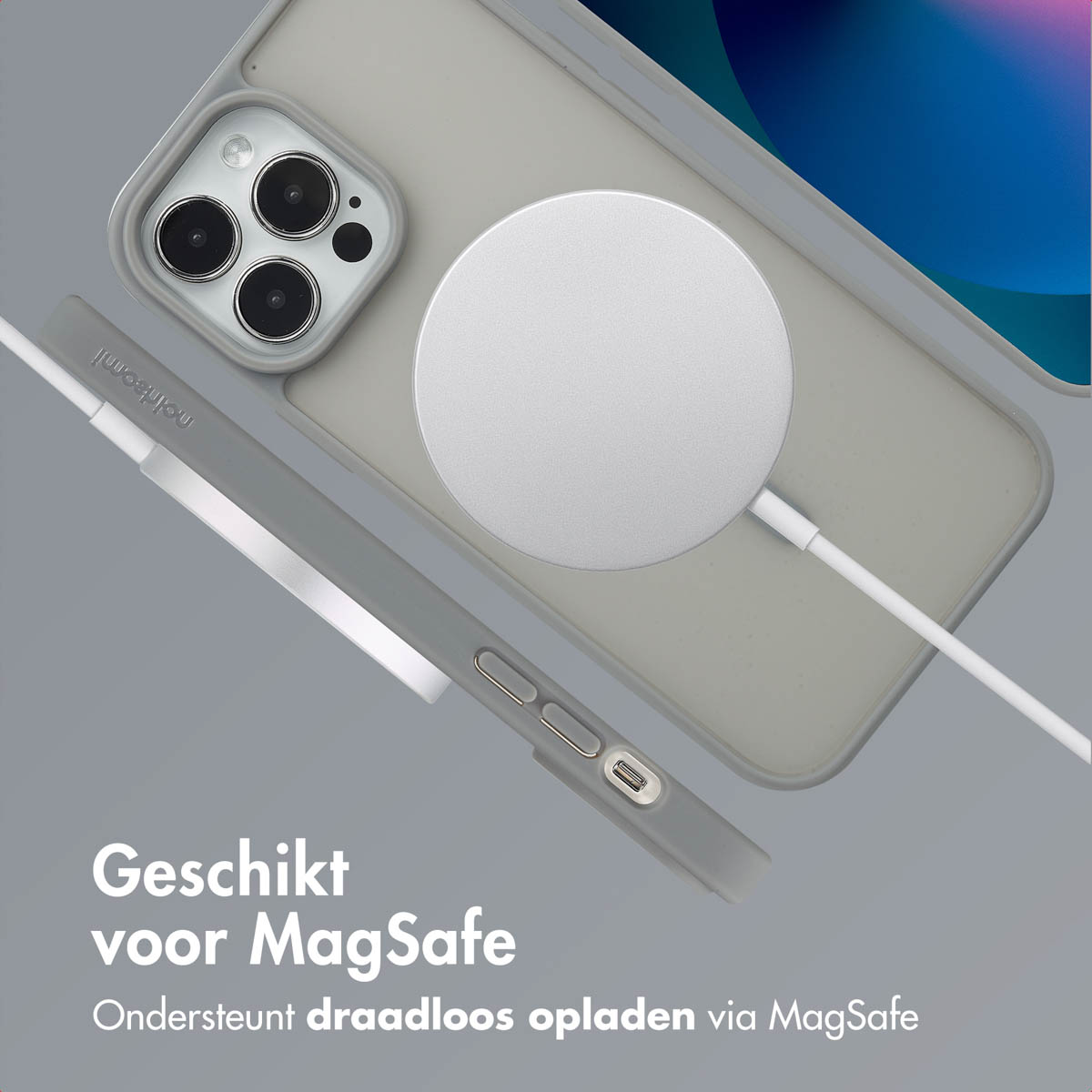 Une coque de téléphone grise avec un chargeur MagSafe sur fond blanc.