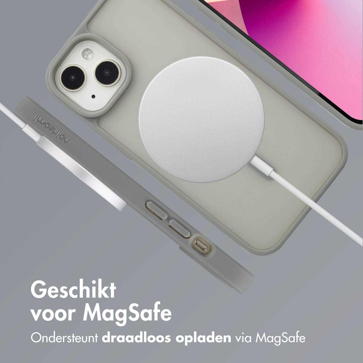 Een grijze telefoonhoes en oplader met een witte oplaadschijf.