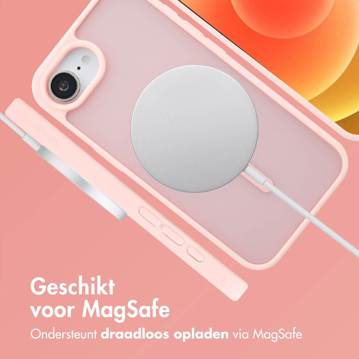 Een roze telefoonhoes en oplader met een witte oplaadschijf.