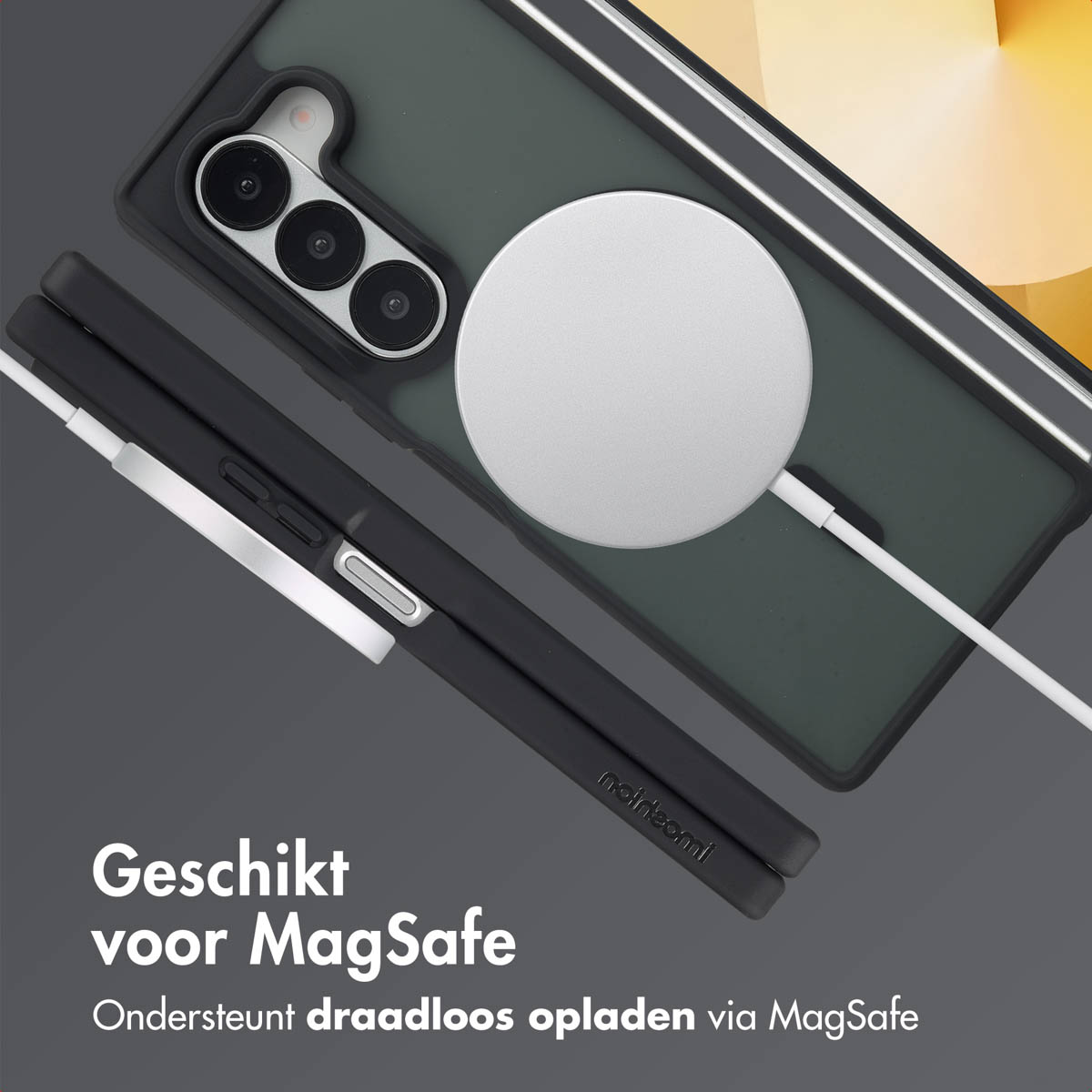 Coque de téléphone noire avec chargeur MagSafe. Un téléphone en arrière-plan. Texte en bas.