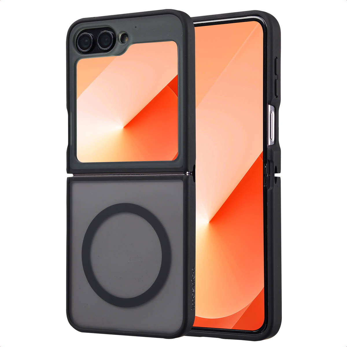 Zwarte telefoonhoes, met een telefoon erin. Telefoon is open. Zwarte en oranje kleuren.