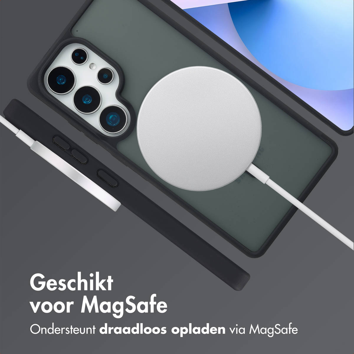 Zwarte telefoonhoes met witte oplader. Tekst: MagSafe compatibel, draadloos opladen.