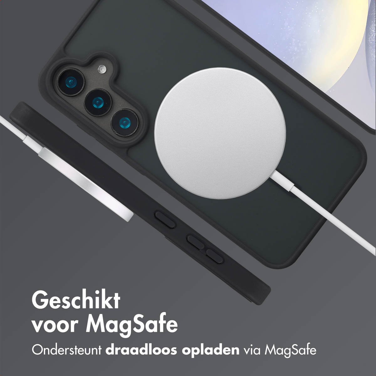 Téléphone noir, étui et chargeur MagSafe. Chargeur argenté, câble blanc. Texte : Compatible MagSafe.