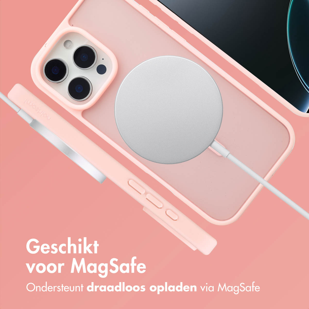 Roze telefoon met hoesje, MagSafe-lader. Zilveren lader, witte kabel. Tekst: Geschikt voor MagSafe.