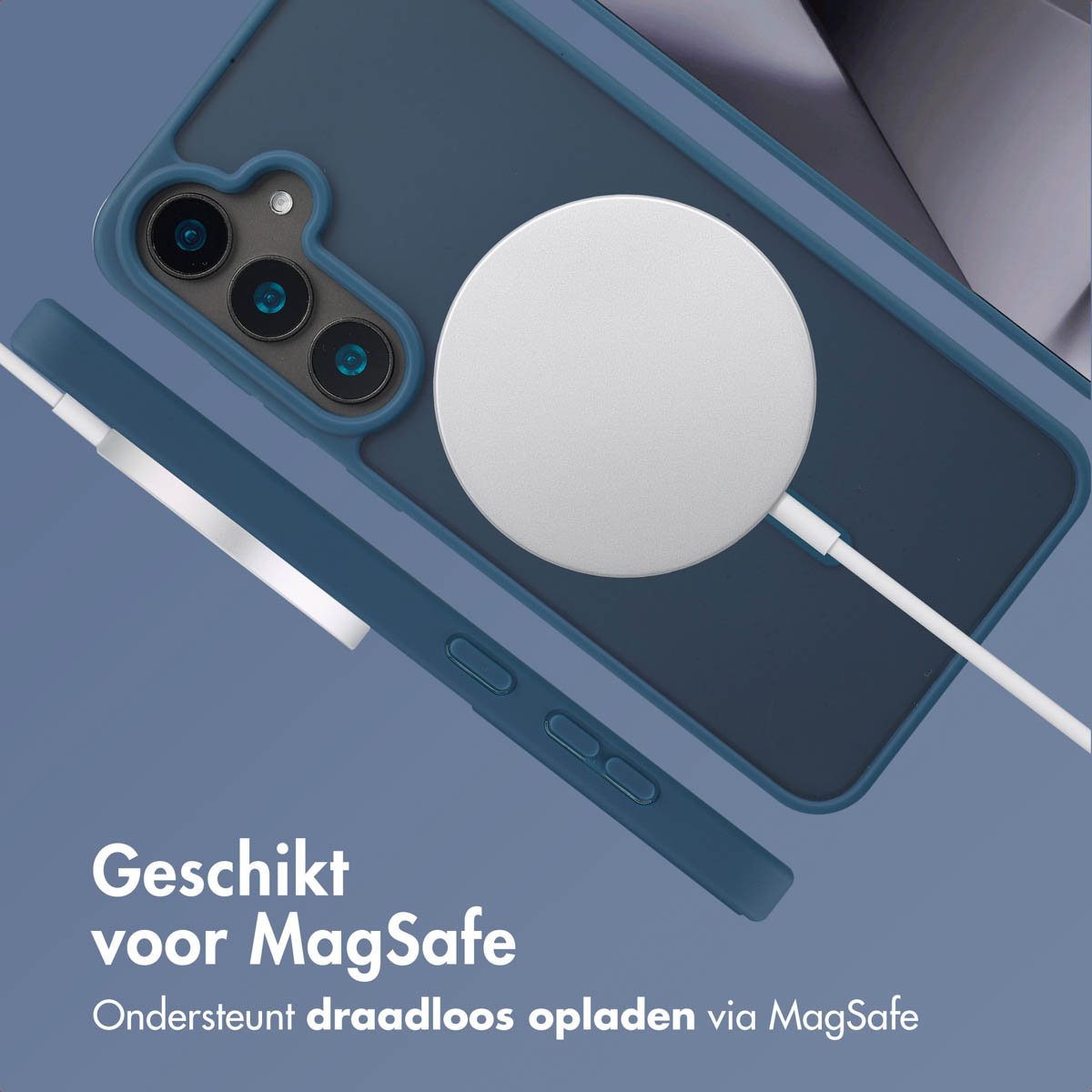 Donkerblauwe telefoon, hoesje en MagSafe-lader. Zilveren lader, witte kabel. Tekst: Geschikt voor MagSafe.