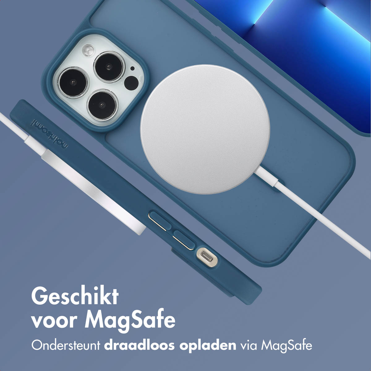 Téléphone bleu avec étui, chargeur MagSafe. Chargeur argenté, câble blanc. Texte : Compatible MagSafe.