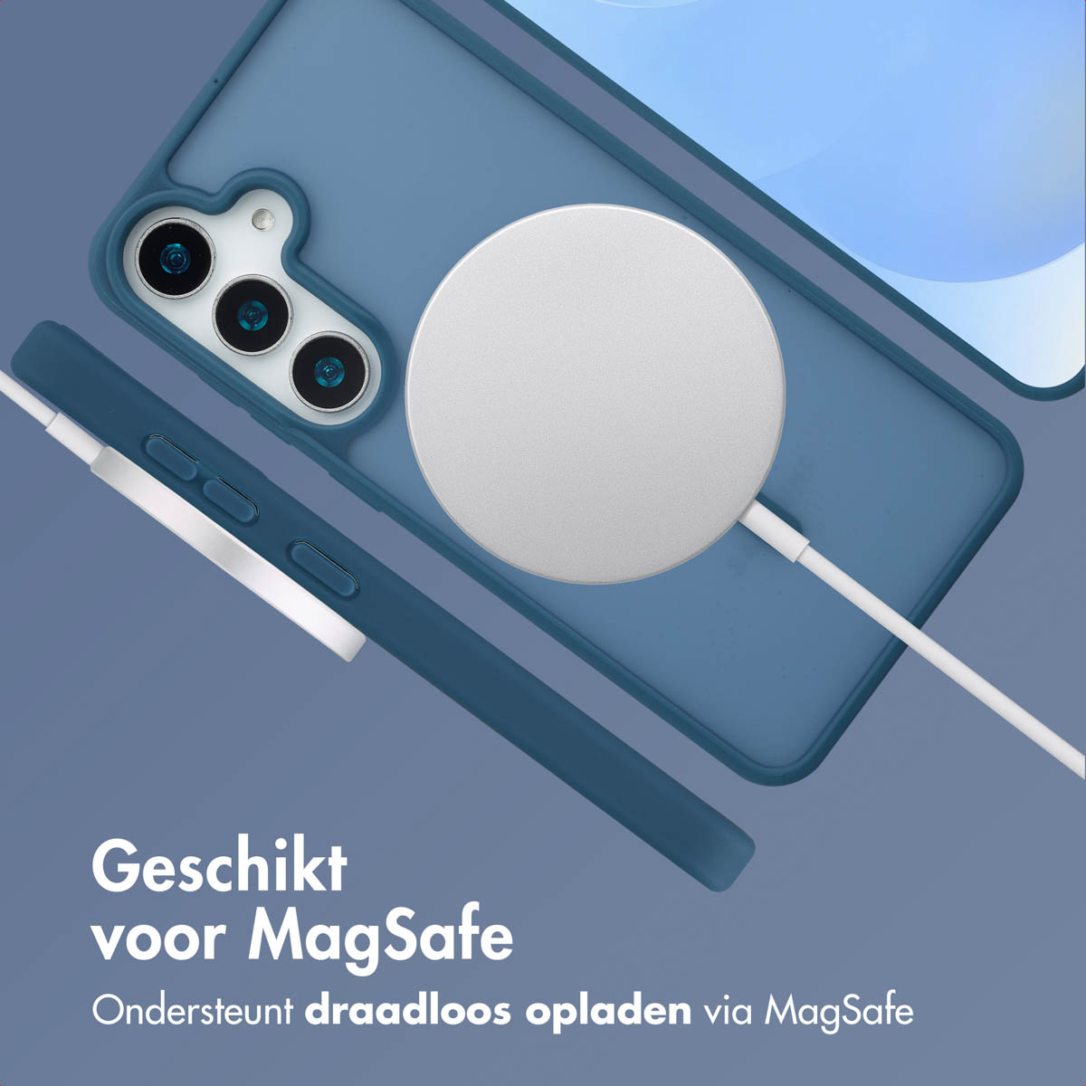 Telefono blu con custodia, caricatore MagSafe. Caricatore argento, cavo bianco. Testo: Adatto a MagSafe.