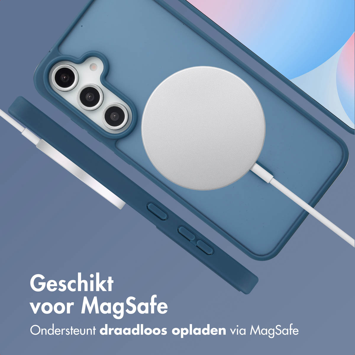 Een telefoon met hoes en oplader, tekst over draadloos opladen via MagSafe.