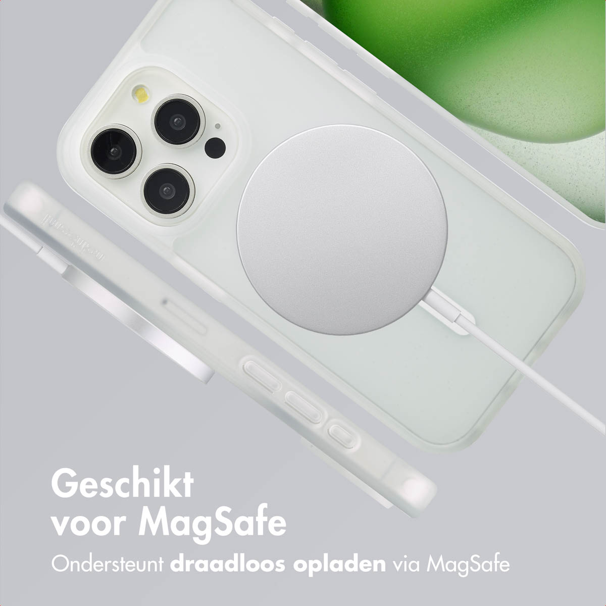 Transparante telefoonhoes, MagSafe-oplader en telefoon. Tekst: Geschikt voor MagSafe. Grijze achtergrond.