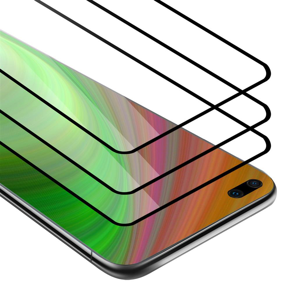 Uno smartphone con protezioni schermo impilate sopra. Lo schermo ha un motivo colorato.