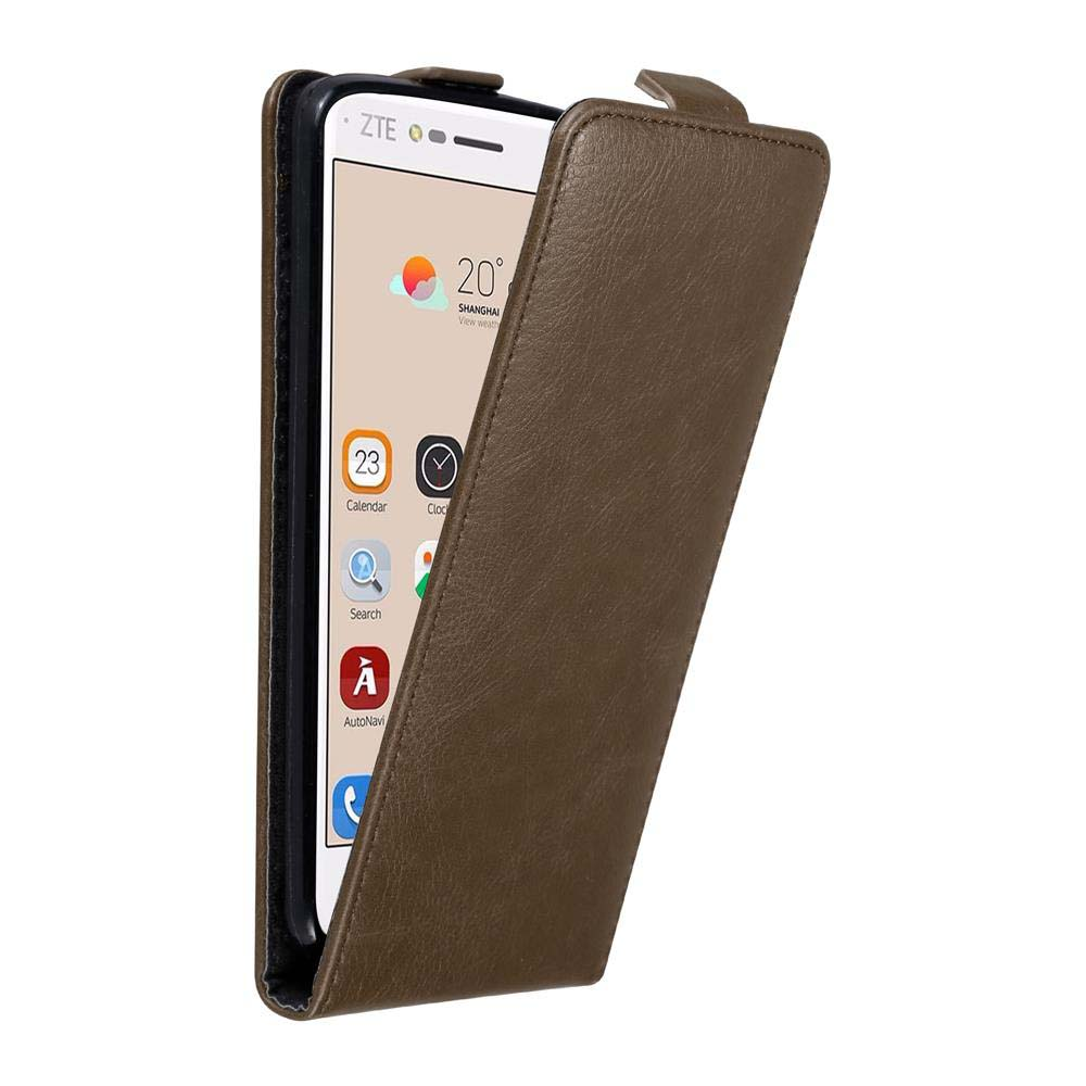 Custodia marrone con telefono all'interno e sfondo bianco.
