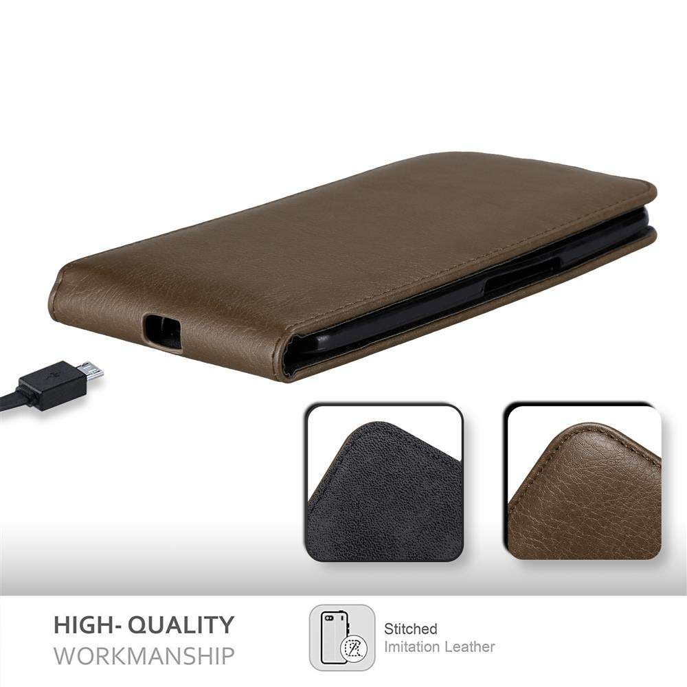 Funda de cuero marrón para teléfono. La funda está abierta y muestra un teléfono dentro. Dos primeros planos muestran costuras.