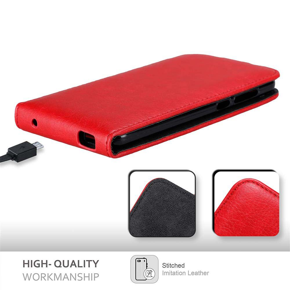 Custodia per telefono in pelle rossa con cavo di ricarica.