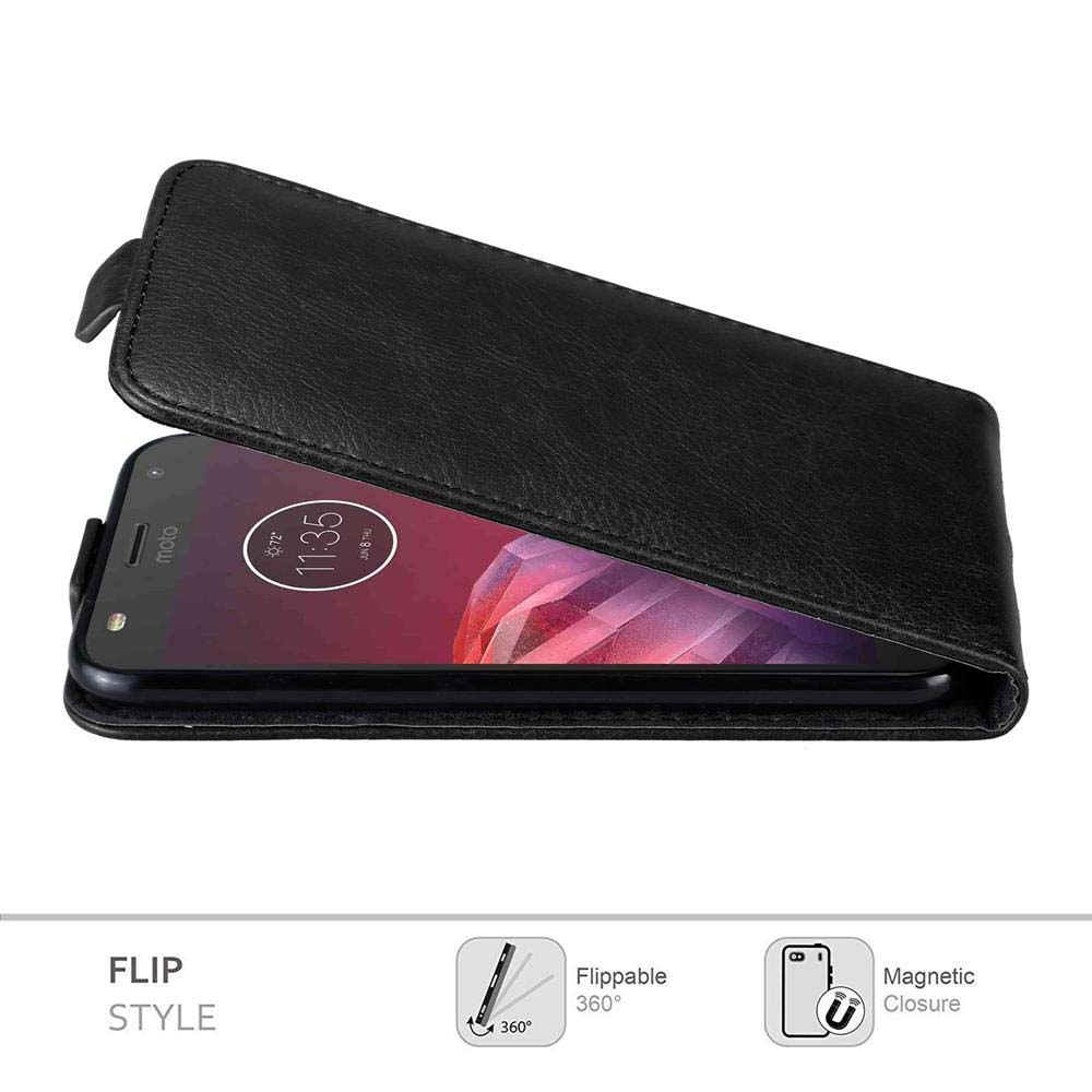 Una funda de teléfono negra, abierta, mostrando un teléfono con la hora en la pantalla e iconos.