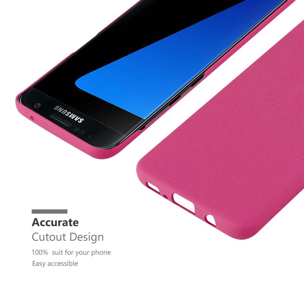 Una funda rosa para teléfono con un teléfono negro, mostrando la parte inferior con diseño preciso.