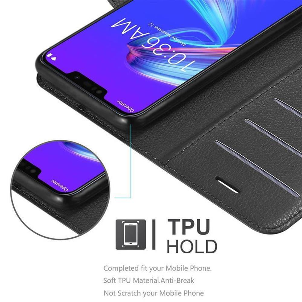 Un telefono in una custodia nera. Lo schermo del telefono è visibile e mostra l'ora. La custodia mostra un supporto TPU.